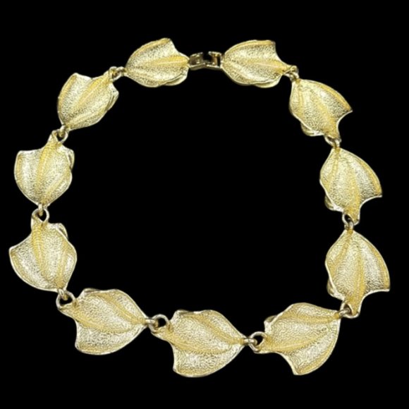 Vintage Gold Tone Leaf Collar Necklace - Picture 5 of 6